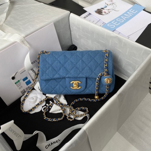 Borsa a tracolla in denim con patta Chanel AS1116 blu