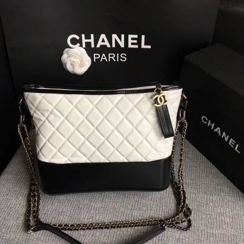 Chanel Gabrielle Borsa a tracolla in pelle di vitello originale A93842 in bianco e nero