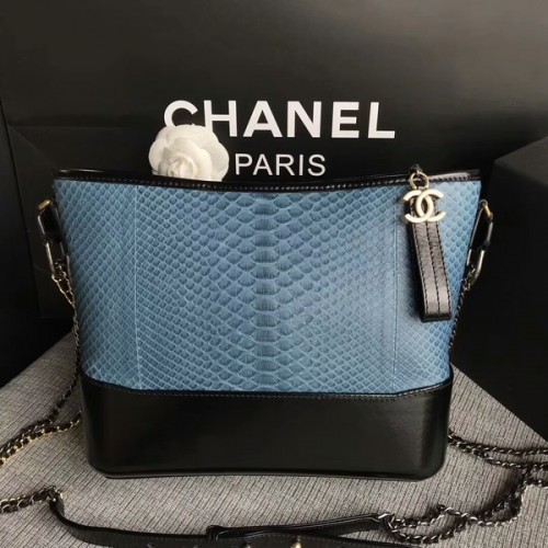 Chanel Gabrielle Borsa a tracolla originale in pelle di pitone A93842 Skyblue