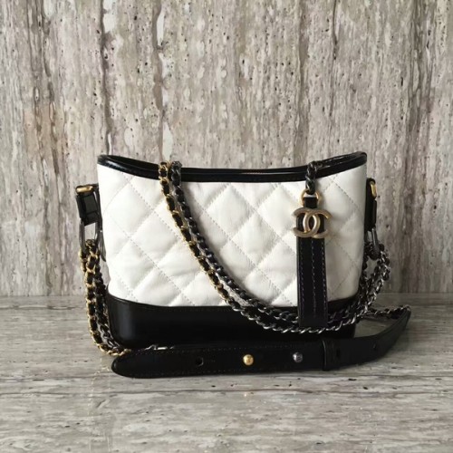 Borsa a tracolla Chanel Gabrielly in pelle di vitello 93823 in bianco e nero