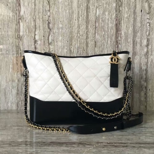 Borsa a tracolla Chanel Gabrielly in pelle di vitello 93824 in bianco e nero