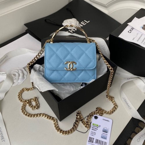 Pochette Chanel in pelle di vitello granulata con catena AP2758 blu