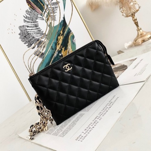 Pochette Chanel in pelle di vitello granulata 81050 nera