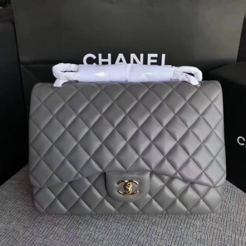 Borsa Chanel Maxi trapuntata classica con patta in pelle di montone grigia A58601 oro