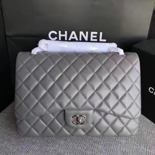 Borsa Chanel Maxi trapuntata classica con patta in pelle di montone grigia A58601 argento