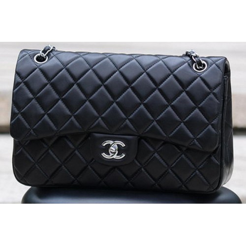 Borsa con patta Chanel Jumbo classica in pelle di pecora nera A58600 argento