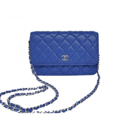 Borsa con patta in pelle di agnello Chanel A33814 blu con hardware argento