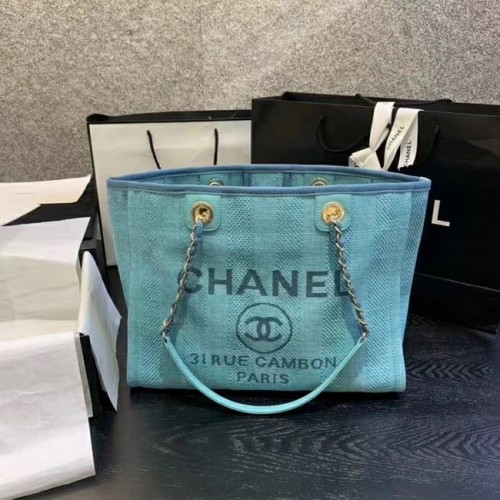 Borsa a tracolla grande Chanel A67001 celeste