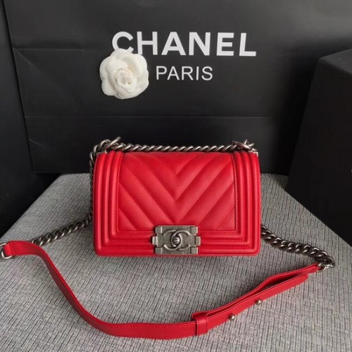 Borsa a tracolla con patta Chanel Le Boy Pelle di vitello originale A67085 Fibbia argento rosso brillante