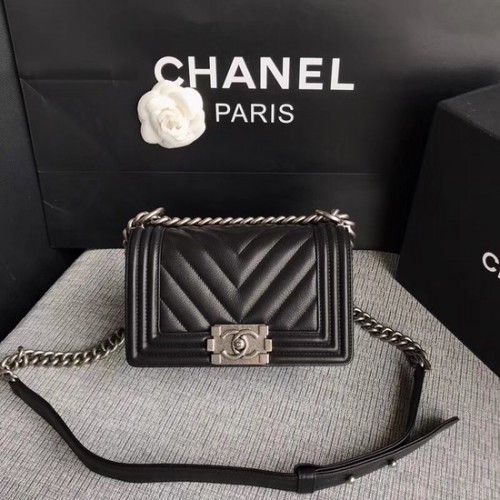Borsa a tracolla con patta Chanel Le Boy Pelle di vitello originale A67085 Fibbia argento nera