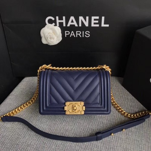 Chanel Le Boy Borsa a tracolla con patta Pelle di vitello originale A67085 Fibbia oro blu scuro