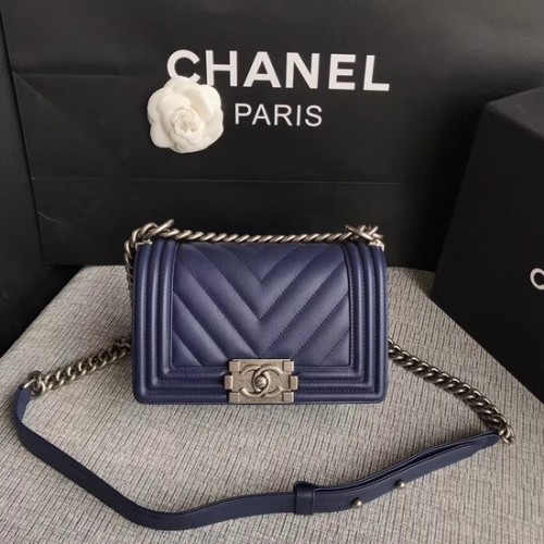 Borsa a tracolla con patta Chanel Le Boy Pelle di vitello originale A67085 Fibbia argento blu scuro
