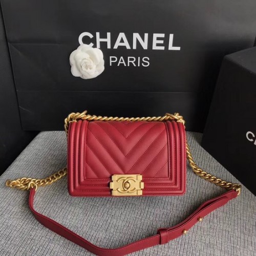 Borsa a tracolla con patta Chanel Le Boy Pelle di vitello originale A67085 Fibbia in oro rosso intenso