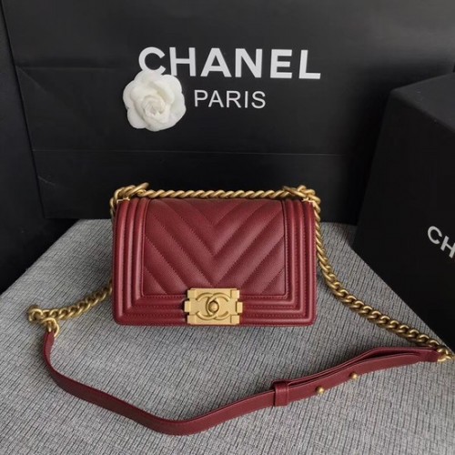 Borsa a tracolla con patta Chanel Le Boy Original Caviar Leather P67085 Fibbia in oro rosso intenso