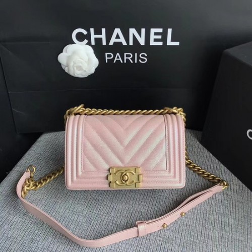 Borsa a tracolla con patta Chanel Le Boy Original Caviar Leather P67085 fibbia in oro rosa