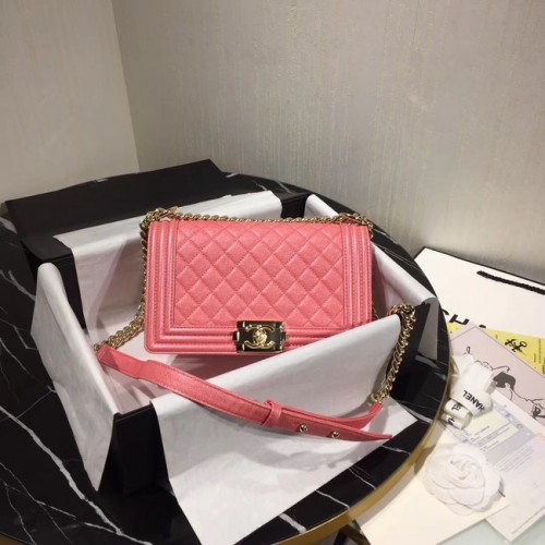 Borsa a tracolla con patta Chanel Le Boy in pelle originale rosa A67086 oro