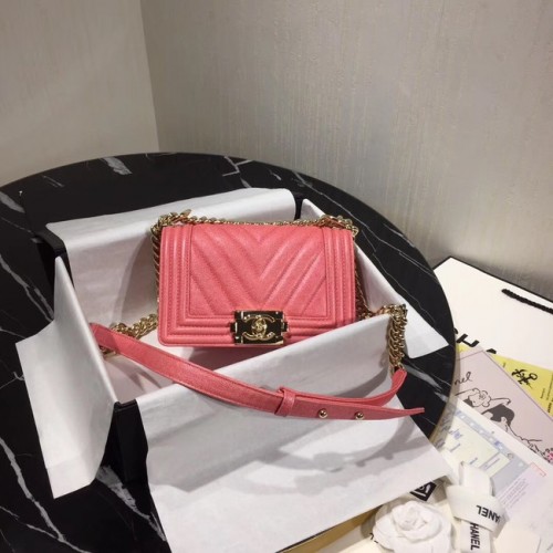Borsa a tracolla con patta Chanel Le Boy in pelle originale rosa V67085 oro