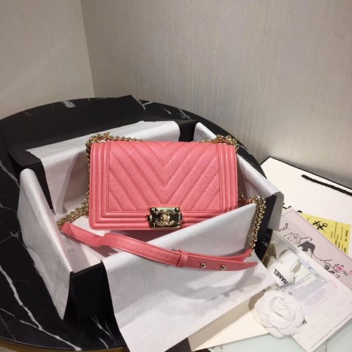 Borsa a tracolla con patta Chanel Le Boy in pelle originale rosa V67086 oro