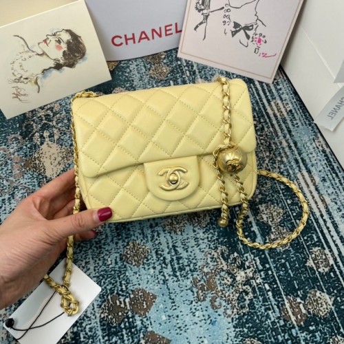 Borsa con patta Chanel MINI Pelle di montone originale 1115 giallo chiaro