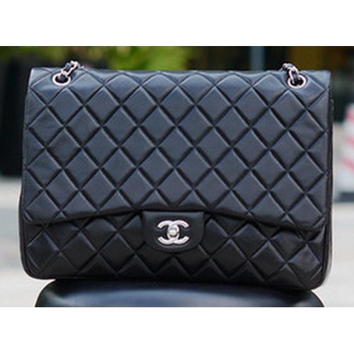 Chanel Maxi borsa trapuntata classica con patta in pelle di pecora nera A58601 argento