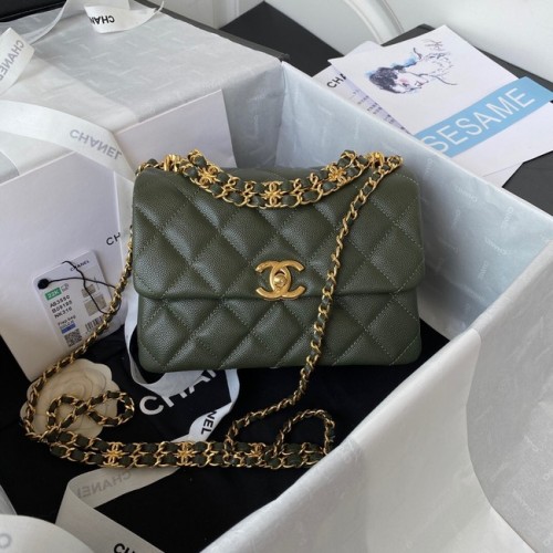 Chanel BORSA PICCOLA CON PATTA Pelle di vitello granulata Metallo tonalità oro AS3580 verde nerastro