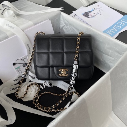 Chanel PICCOLA BORSA CON PATTA Pelle di agnello Resina metallo tono oro AS3330 nero