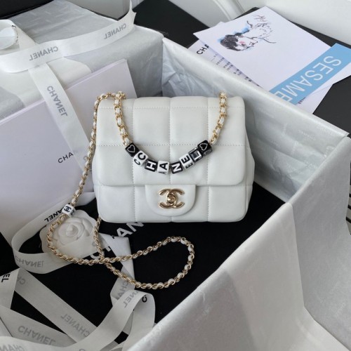 Chanel PICCOLA BORSA CON PATTA Pelle di agnello Resina Metallo tono oro AS3330 bianco