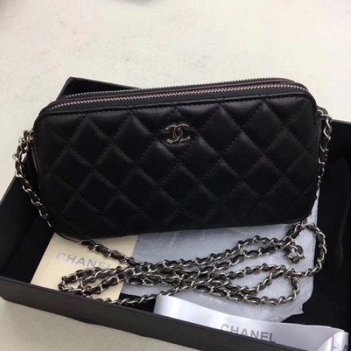 Borsa a tracolla Chanel in pelle di montone nera CHA6845 argento