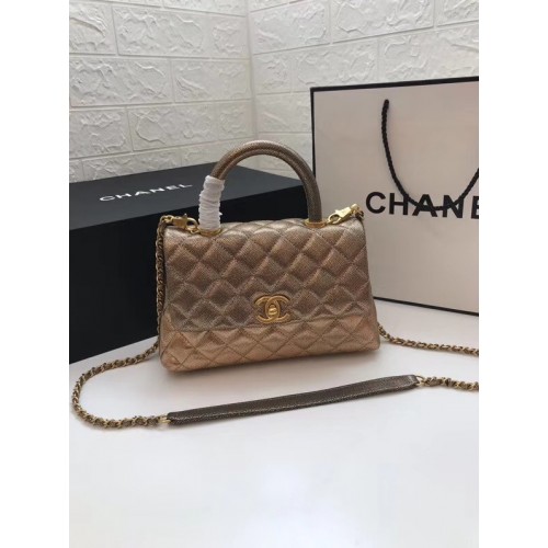 Borsa piccola con patta Chanel con manico superiore A92990 oro