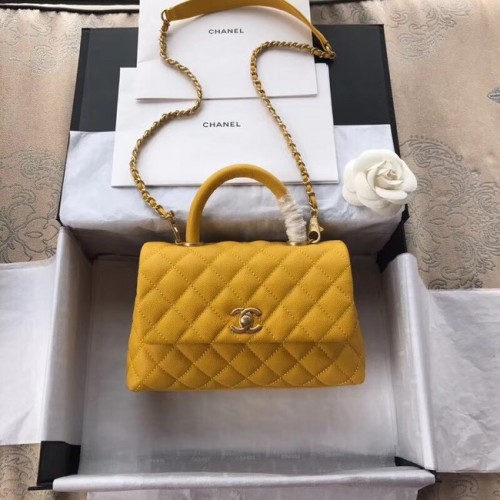 Borsa piccola con patta Chanel con manico superiore A92990 giallo