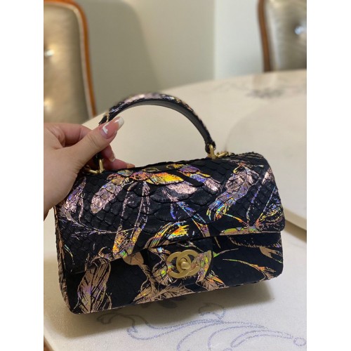 Mini borsa con patta in pelle di serpente Chanel con manico superiore AS2431 nera