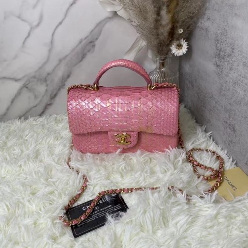 Mini borsa con patta in pelle di serpente Chanel con manico superiore AS2431 rosa perlato