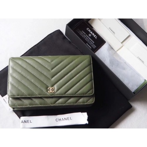 Chanel V mini borsa con patta Chevron in pelle di montone A33814V verde