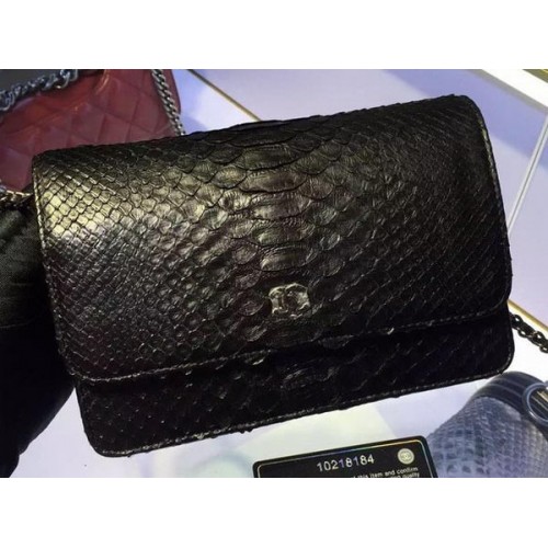 Borsa con patta Chanel WOC originale in pelle di serpente A33814 nera