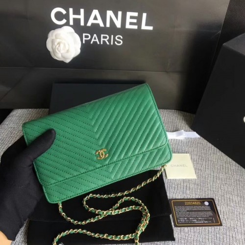 Borsa a tracolla con patta Chanel WOC in pelle di vitello verde A33814 oro