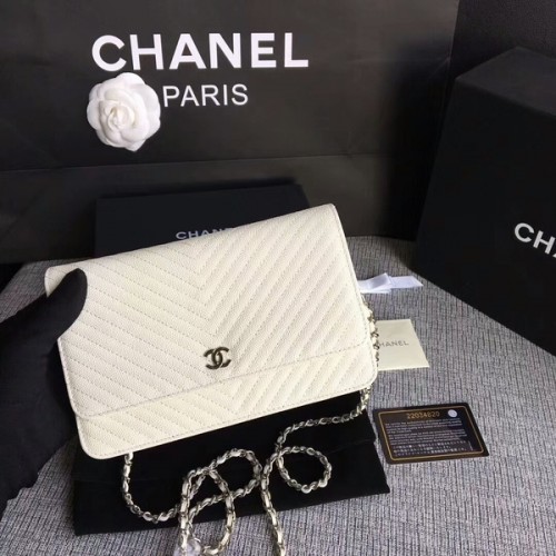 Borsa a tracolla con patta Chanel WOC in pelle di vitello bianco sporco A33814 argento