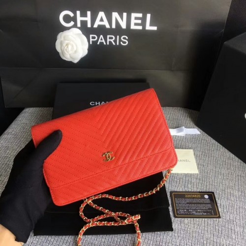 Borsa a tracolla con patta Chanel WOC in pelle di vitello rossa A33814 oro