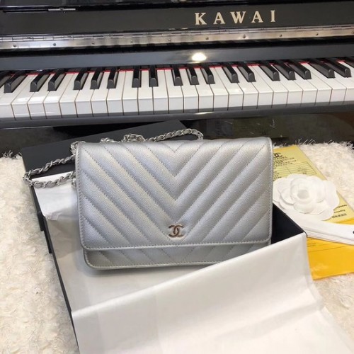 Borsa a tracolla Chanel WOC Original Caviar Leather Flap V33814 Grigio argento Catena d'argento