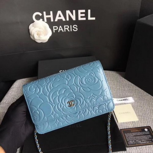 Chanel WOC Skyblue Camelia Mini borsa con patta in pelle A33814 argento