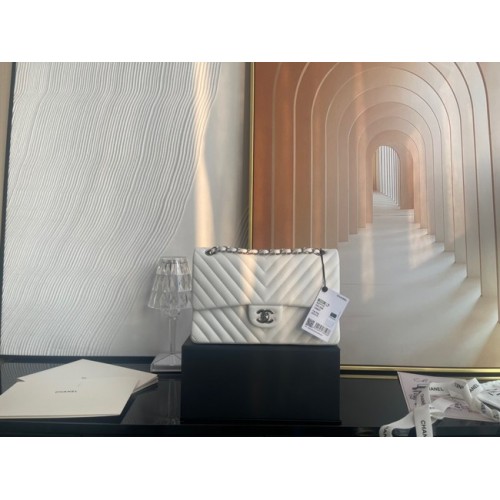 Borsa classica Chanel Pelle di agnello argento Metallo V01112 bianco