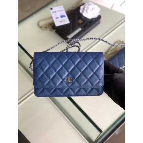 Portafoglio classico Chanel con catena Pelle di vitello granulata Metallo tono argento 33814 Blu perlato