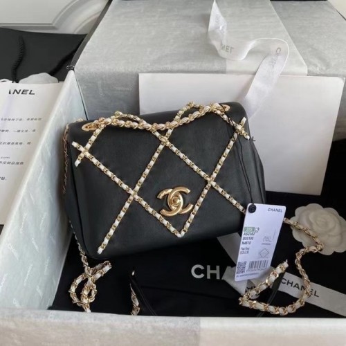 Borsa con patta Chanel AS2382 nera bianca
