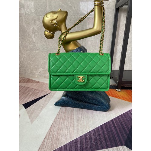 Borsa con patta Chanel Pelle di vitello granulata AS2358 verde