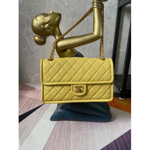 Borsa con patta Chanel Pelle di vitello granulata AS2358 gialla