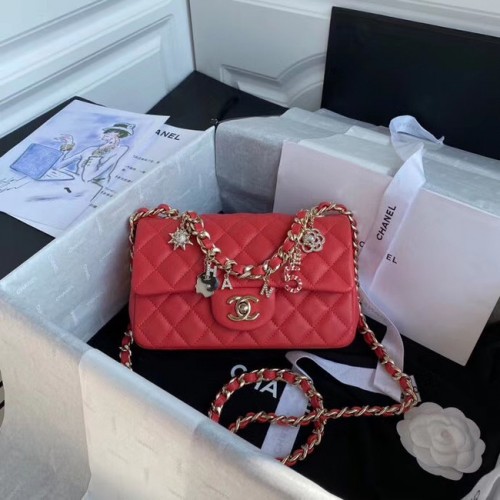 Borsa con patta Chanel in pelle di agnello in metallo dorato AS2326 rosso