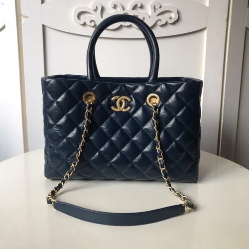 Borsa shopping grande Chanel in pelle di vitello invecchiata in metallo color oro A57974 blu