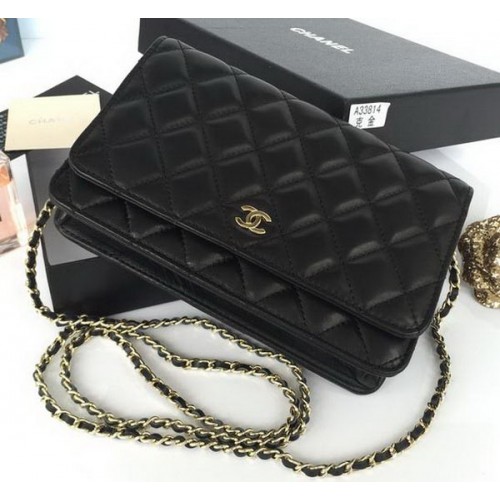 Chanel mini borsa con patta in pelle di montone nera A33814S oro