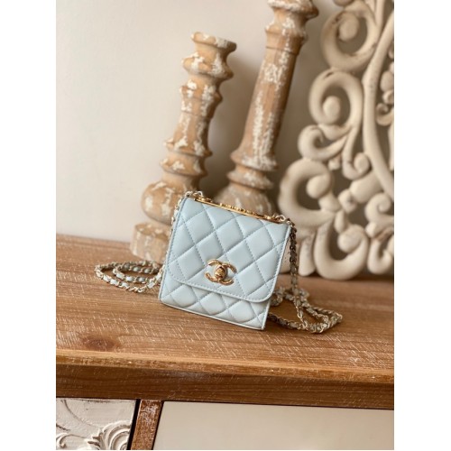 Chanel mini borsa a tracolla pelle di agnello metallo tono oro 88631 celeste
