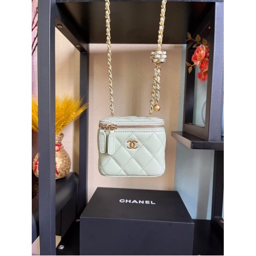 Chanel mini borsa a tracolla in pelle di agnello in metallo dorato AP2929 bianca