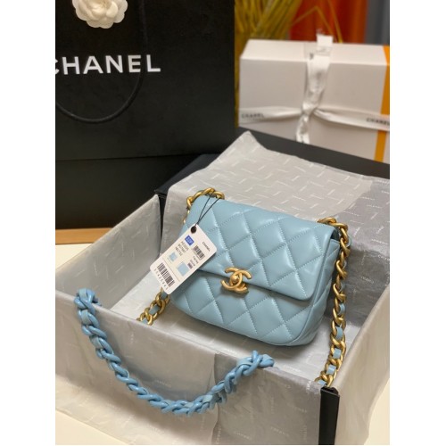 Borsa a tracolla mini Chanel in pelle di agnello e metallo dorato AS3205 celeste